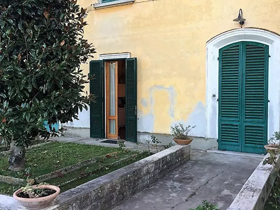 Immagine 1 di Villa in vendita  a Empoli