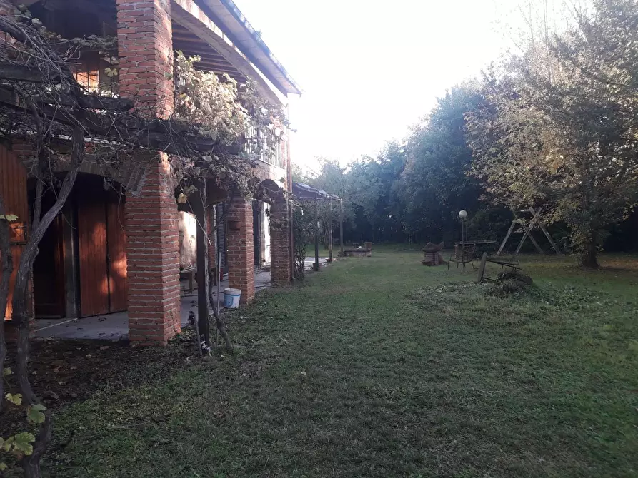 Immagine 27 di Casa colonica in vendita  a Pietrasanta