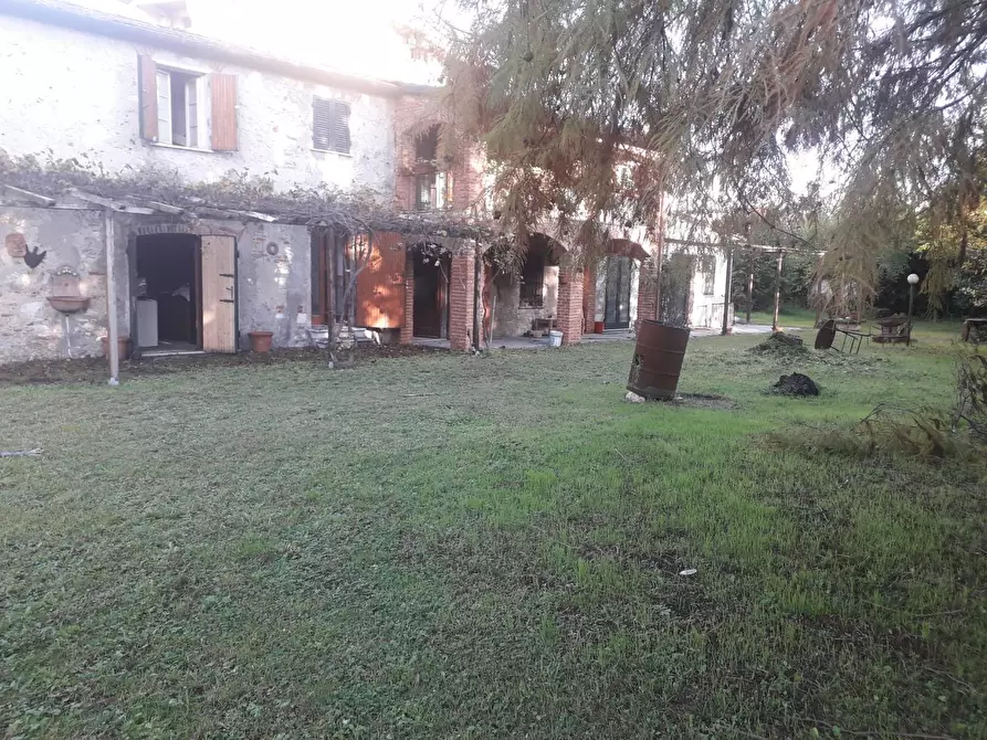Immagine 5 di Casa colonica in vendita  a Pietrasanta