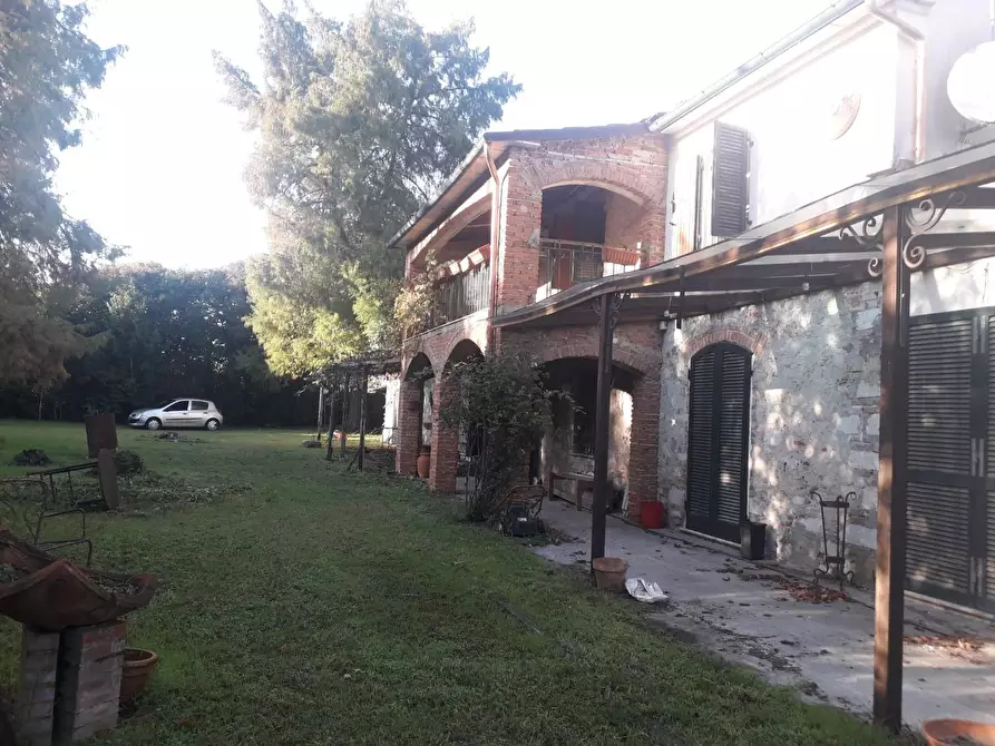Immagine 32 di Casa colonica in vendita  a Pietrasanta