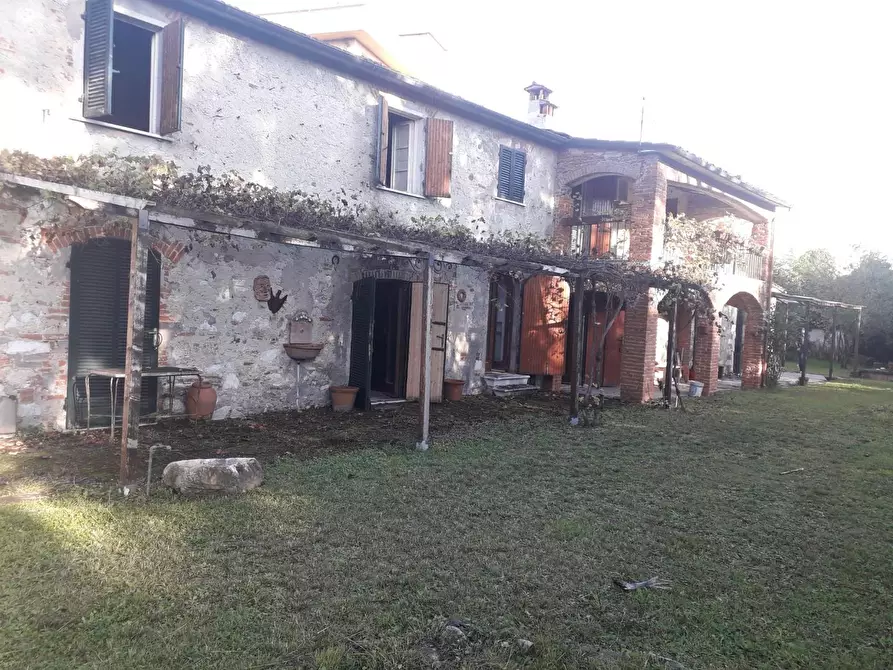 Immagine 4 di Casa colonica in vendita  a Pietrasanta