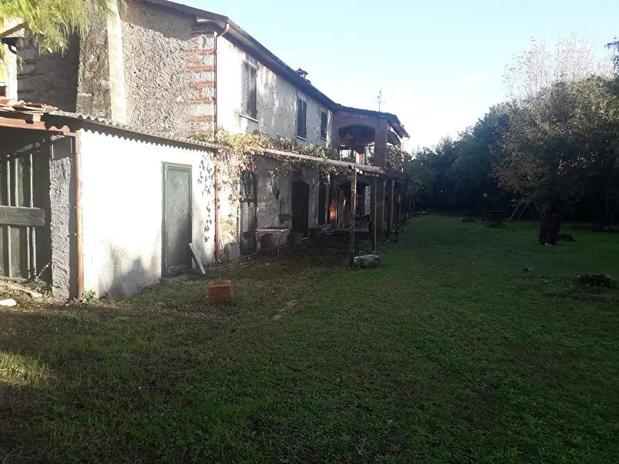 Immagine 33 di Casa colonica in vendita  a Pietrasanta