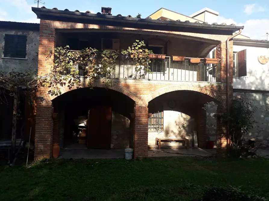 Immagine 3 di Casa colonica in vendita  a Pietrasanta