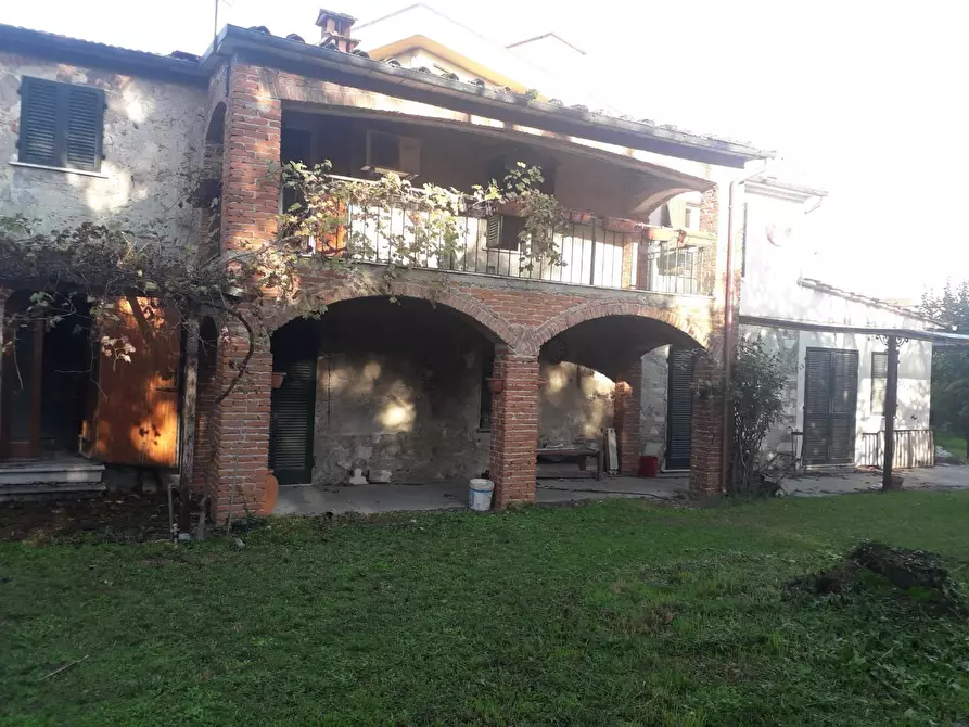 Immagine 15 di Casa colonica in vendita  a Pietrasanta