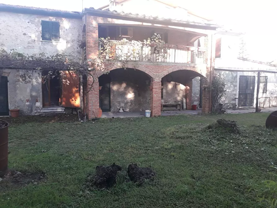Immagine 7 di Casa colonica in vendita  a Pietrasanta