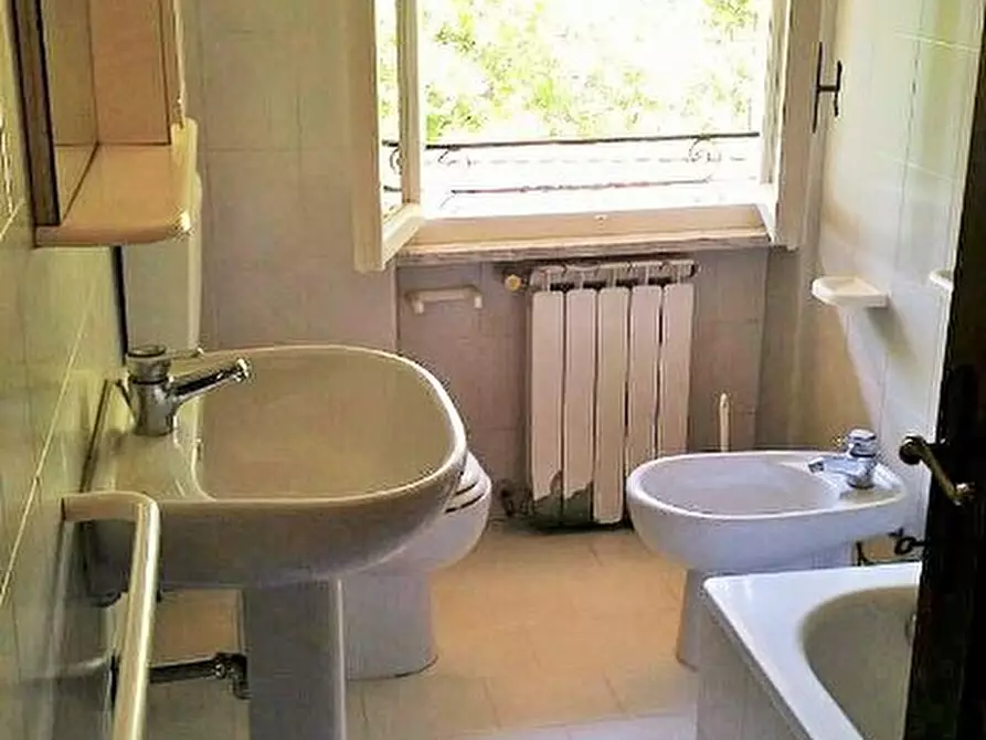 Immagine 11 di Villa in vendita  a Massa