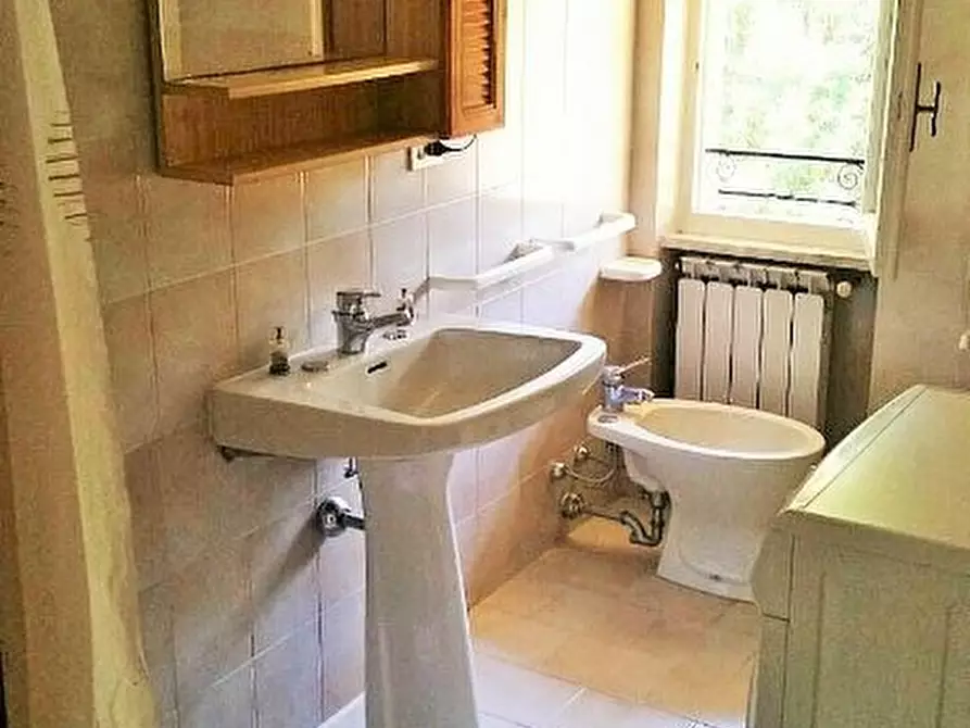 Immagine 12 di Villa in vendita  a Massa