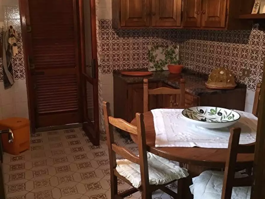 Immagine 8 di Villa in vendita  a Massa