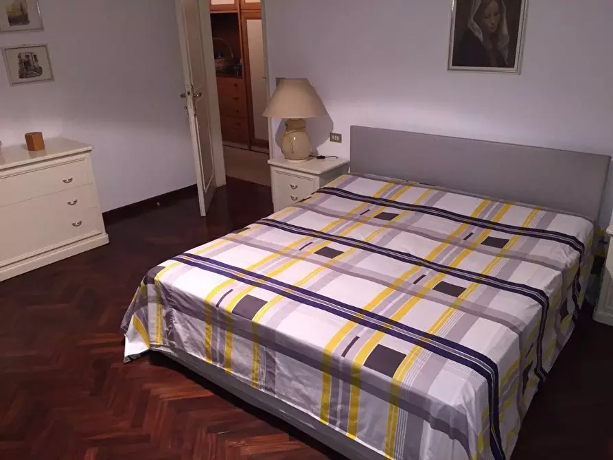 Immagine 11 di Villa in vendita  a Massa