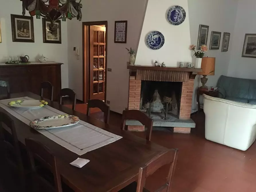 Immagine 14 di Villa in vendita  a Massa