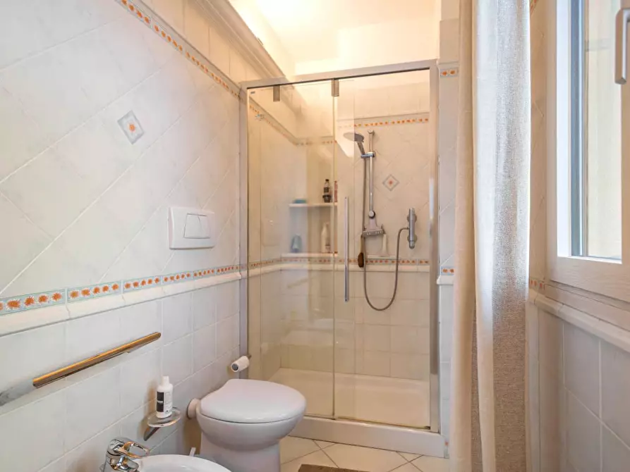 Immagine 52 di Villa in vendita  a Cascina