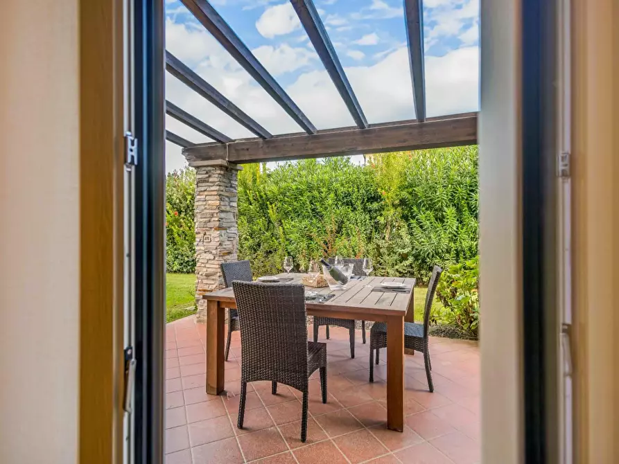 Immagine 22 di Villa in vendita  a Cascina