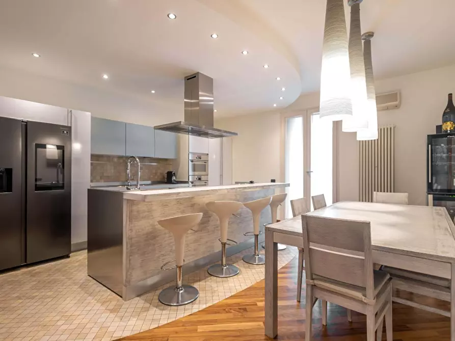 Immagine 30 di Villa in vendita  a Cascina