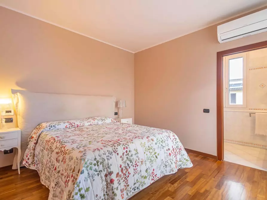 Immagine 48 di Villa in vendita  a Cascina