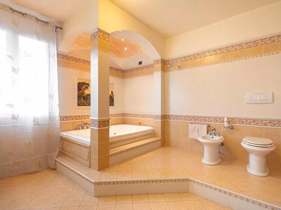 Immagine 44 di Villa in vendita  a Cascina