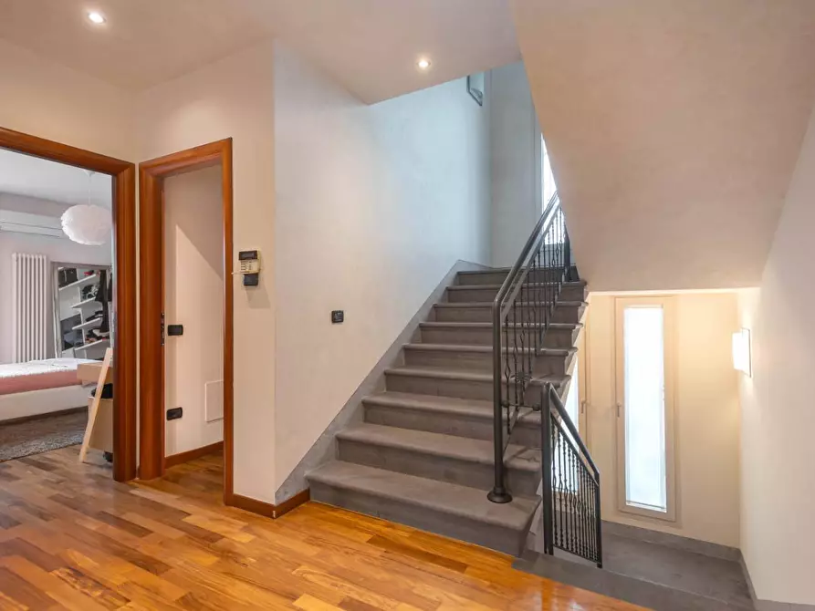 Immagine 35 di Villa in vendita  a Cascina