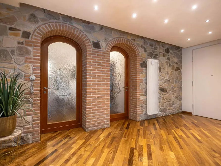 Immagine 29 di Villa in vendita  a Cascina