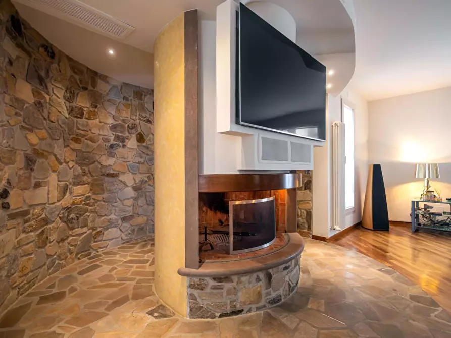 Immagine 28 di Villa in vendita  a Cascina