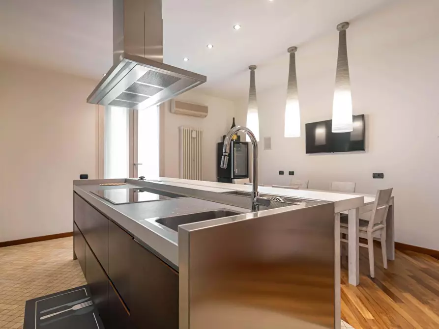 Immagine 33 di Villa in vendita  a Cascina