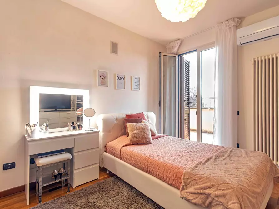 Immagine 41 di Villa in vendita  a Cascina