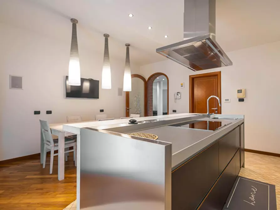 Immagine 34 di Villa in vendita  a Cascina