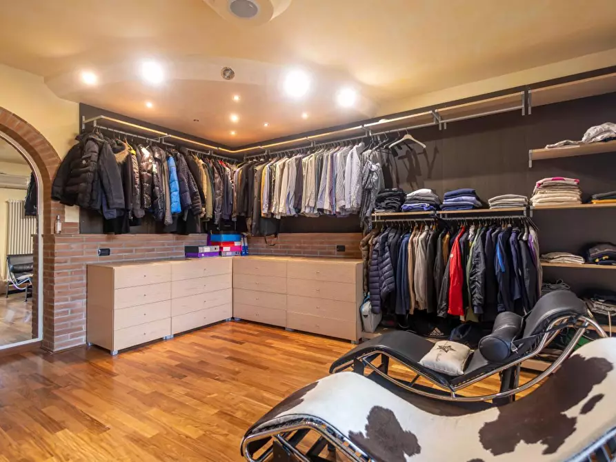 Immagine 54 di Villa in vendita  a Cascina