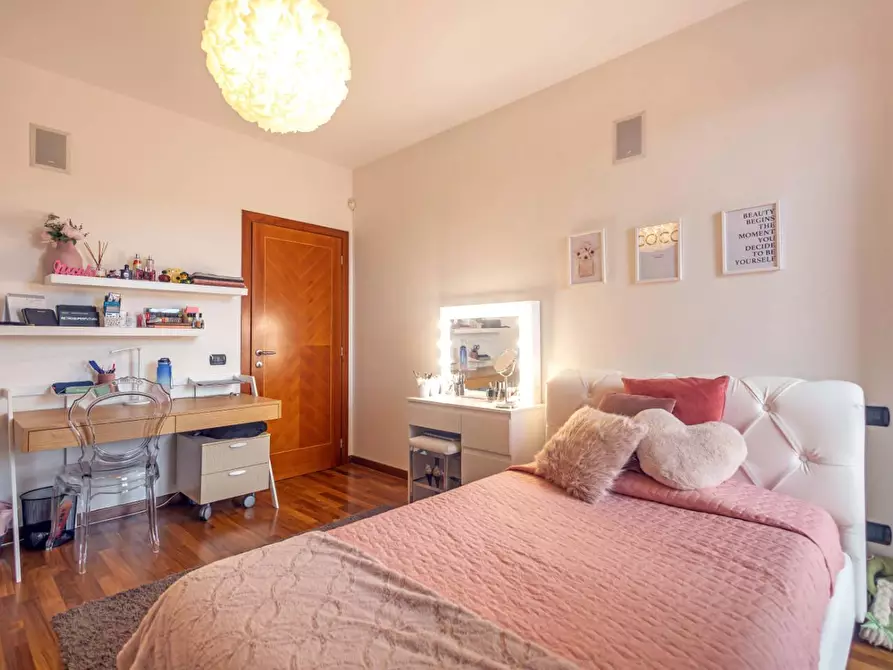 Immagine 43 di Villa in vendita  a Cascina