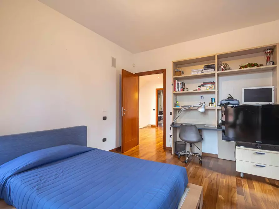 Immagine 37 di Villa in vendita  a Cascina