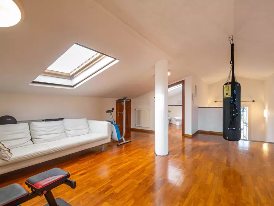 Immagine 56 di Villa in vendita  a Cascina