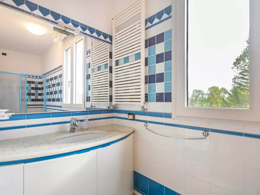 Immagine 39 di Villa in vendita  a Cascina