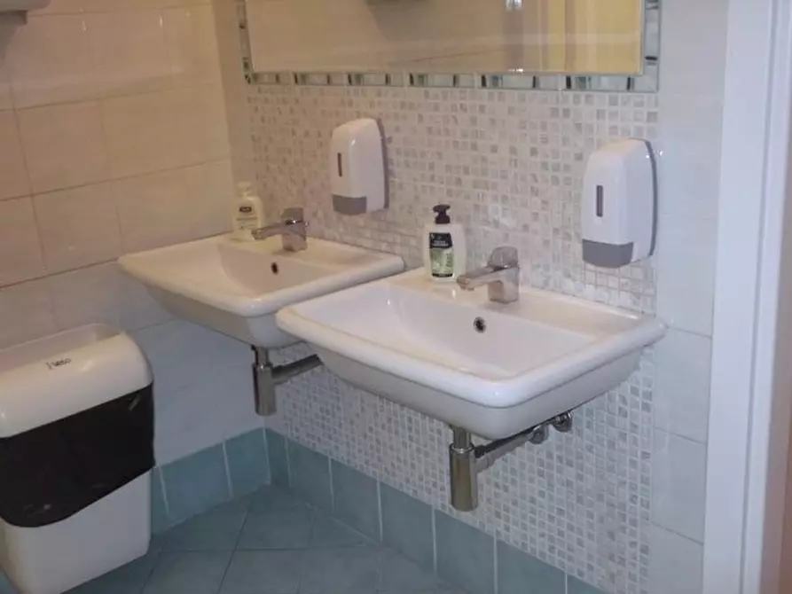 Immagine 2 di Bar / Ristorante in vendita  a Crespina Lorenzana