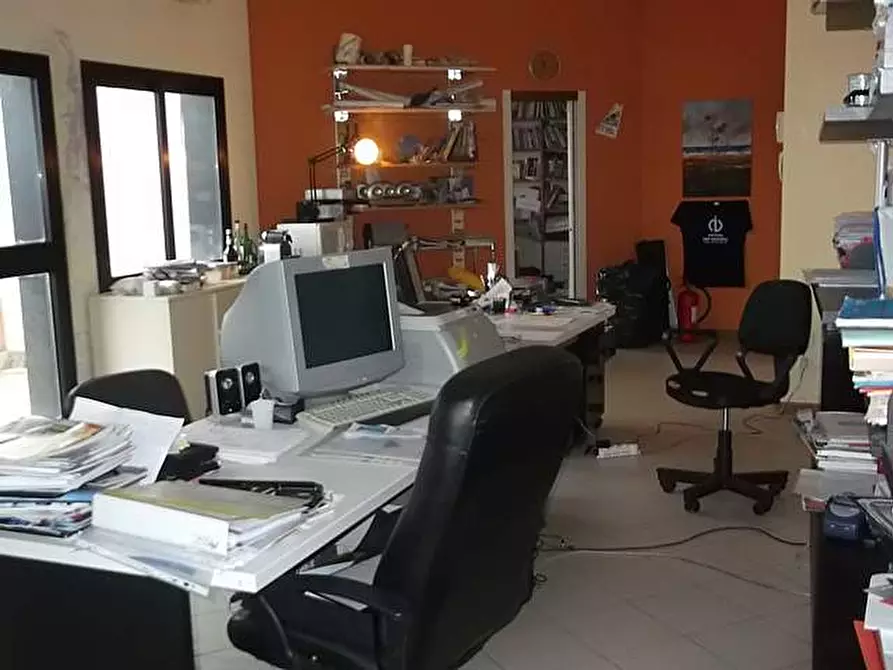 Immagine 3 di Locale commerciale in vendita  a Calci