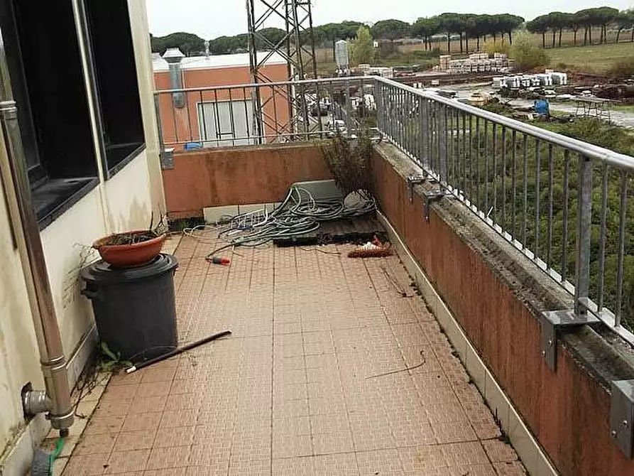 Immagine 6 di Locale commerciale in vendita  a Calci