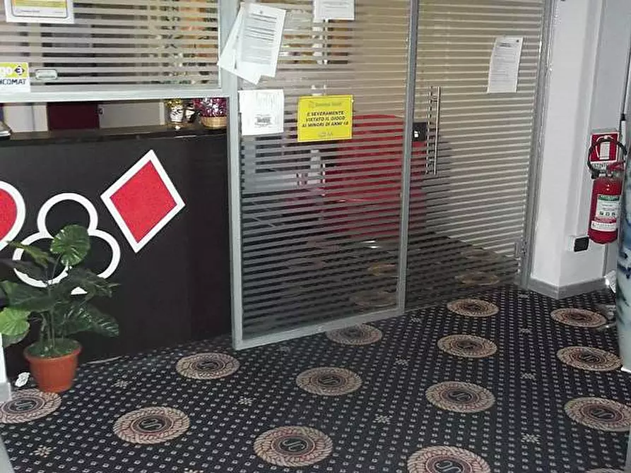 Immagine 2 di Locale commerciale in vendita  a Pisa