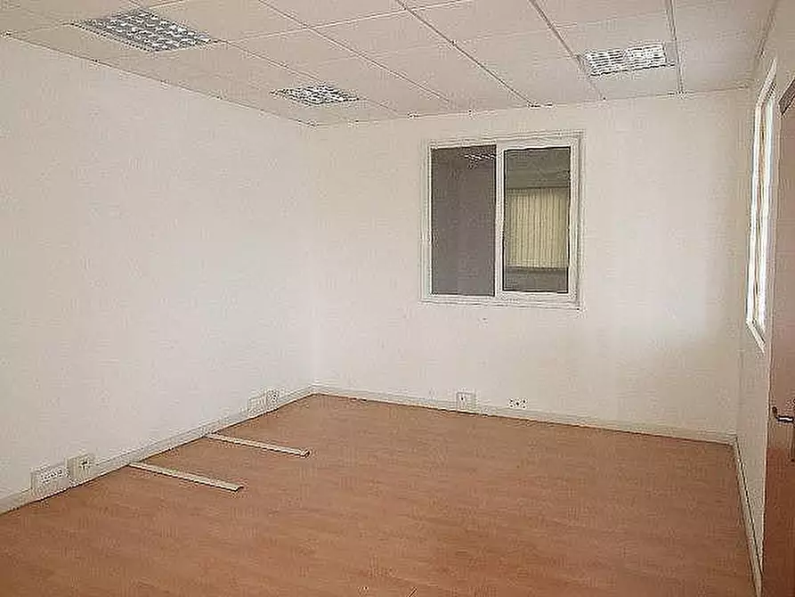 Immagine 6 di Locale commerciale in vendita  a Pisa