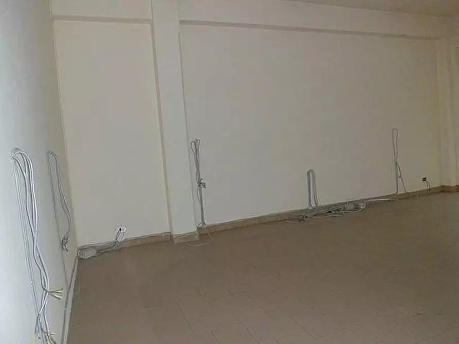 Immagine 4 di Locale commerciale in affitto  a Buti