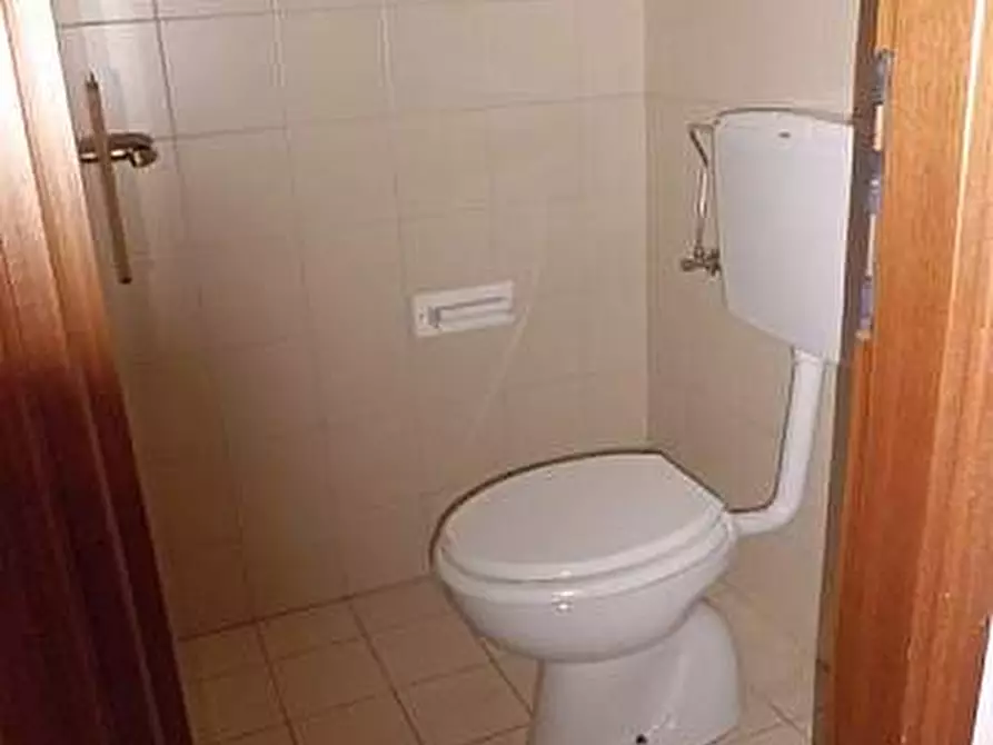 Immagine 2 di Locale commerciale in affitto  a Buti