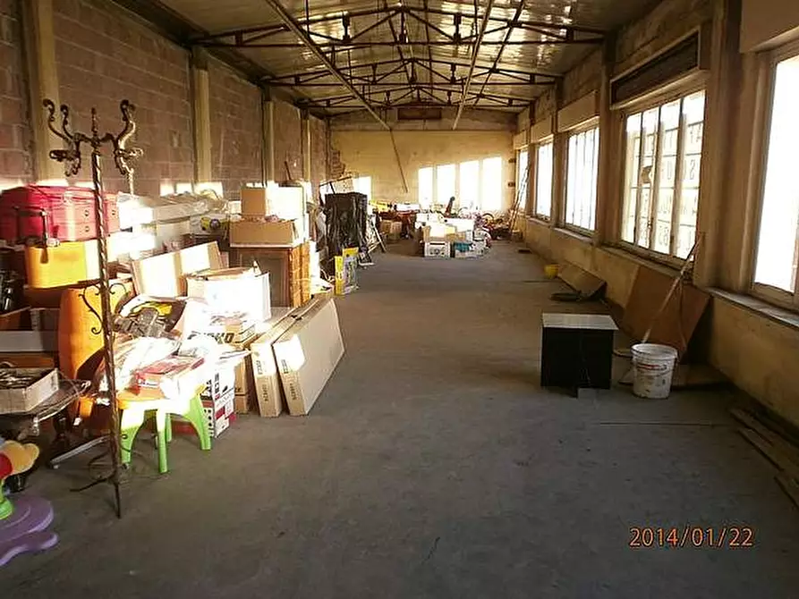 Immagine 6 di Locale commerciale in affitto  a Lucca