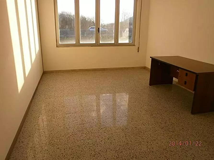 Immagine 3 di Locale commerciale in affitto  a Lucca