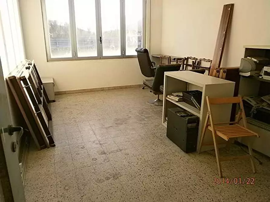 Immagine 4 di Locale commerciale in affitto  a Lucca