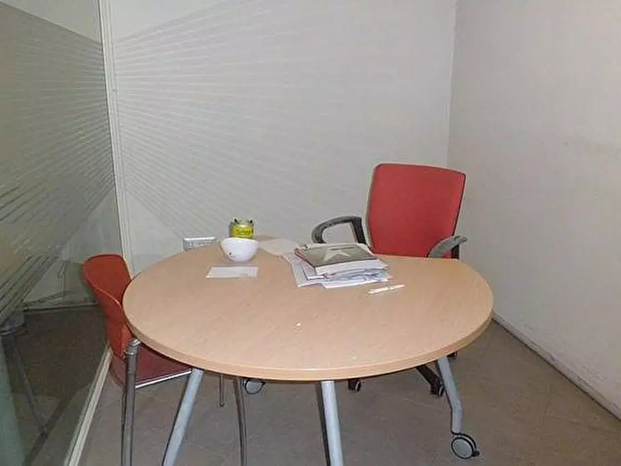 Immagine 3 di Locale commerciale in vendita  a Pontedera