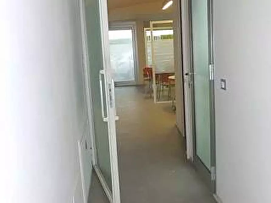 Immagine 8 di Locale commerciale in vendita  a Pontedera