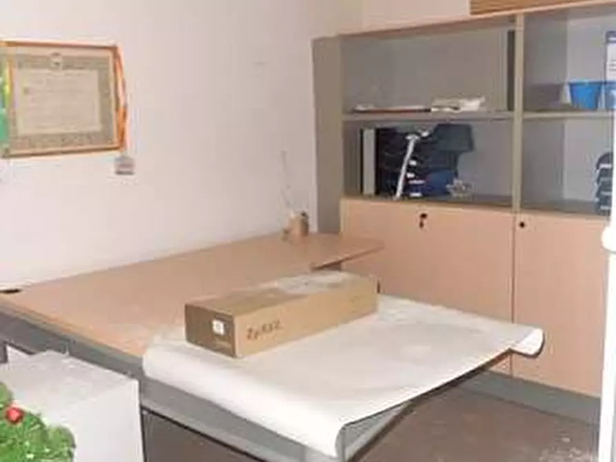 Immagine 6 di Locale commerciale in vendita  a Pontedera