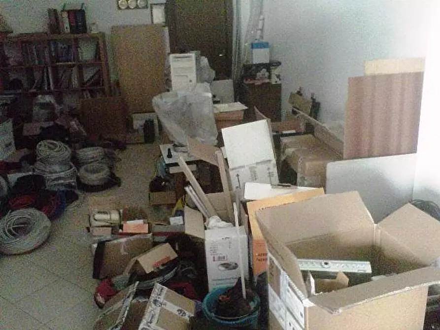 Immagine 2 di Ufficio in vendita  a Cascina