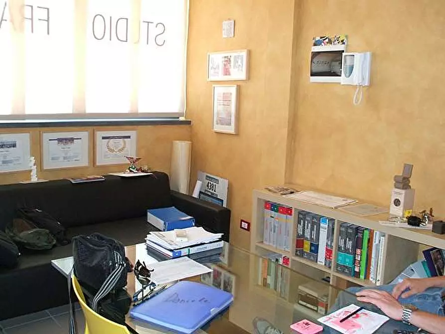 Immagine 1 di Ufficio in affitto  a Bientina
