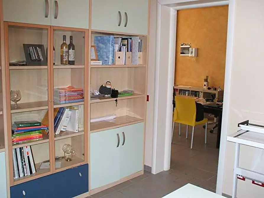 Immagine 4 di Ufficio in affitto  a Bientina