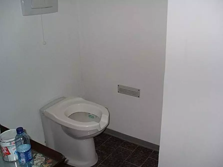 Immagine 3 di Locale commerciale in vendita  a Pisa