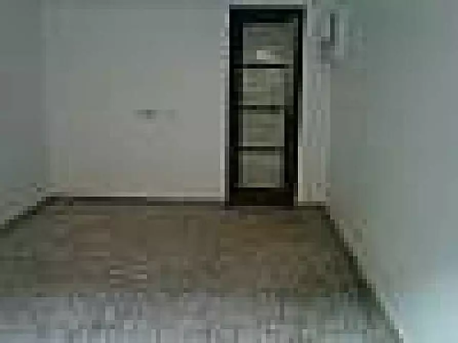 Immagine 2 di Locale commerciale in vendita  a Pisa