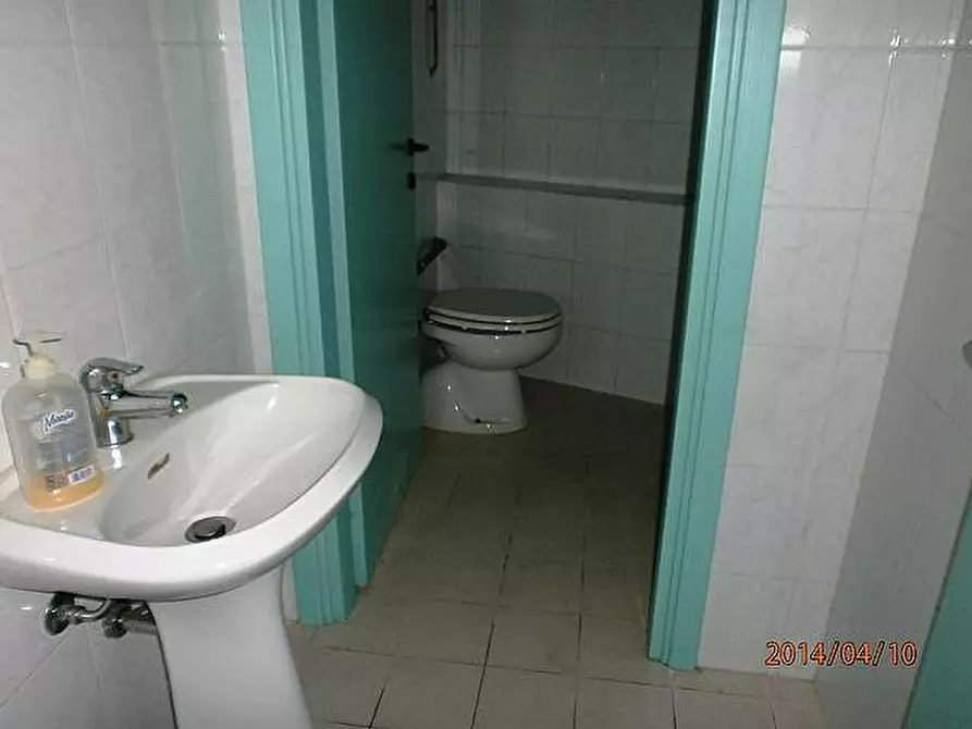 Immagine 12 di Locale commerciale in affitto  a Buti