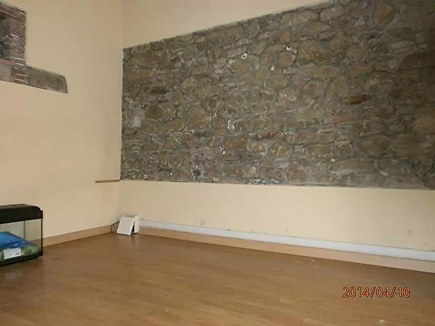 Immagine 3 di Locale commerciale in affitto  a Buti